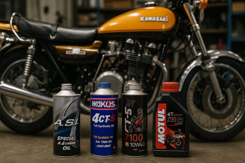 整備工場内でカワサキZ1とアッシュ・ワコーズ・モチュールのオイル缶が並ぶ様子を、文字なしで16:9構図にリアルに表現した画像。